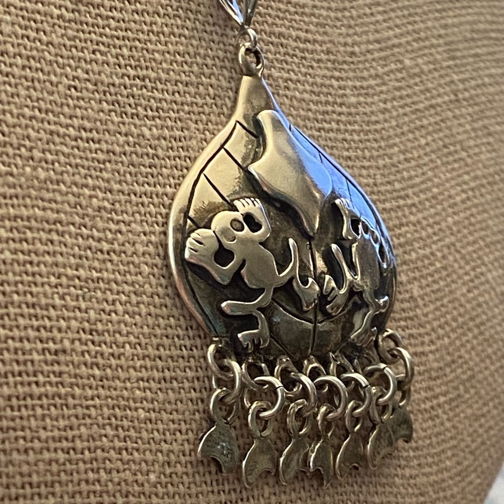 Vintage 925 Sterling Silver Frog Pendant with tassels by Gheaui - Picture 4 of 9